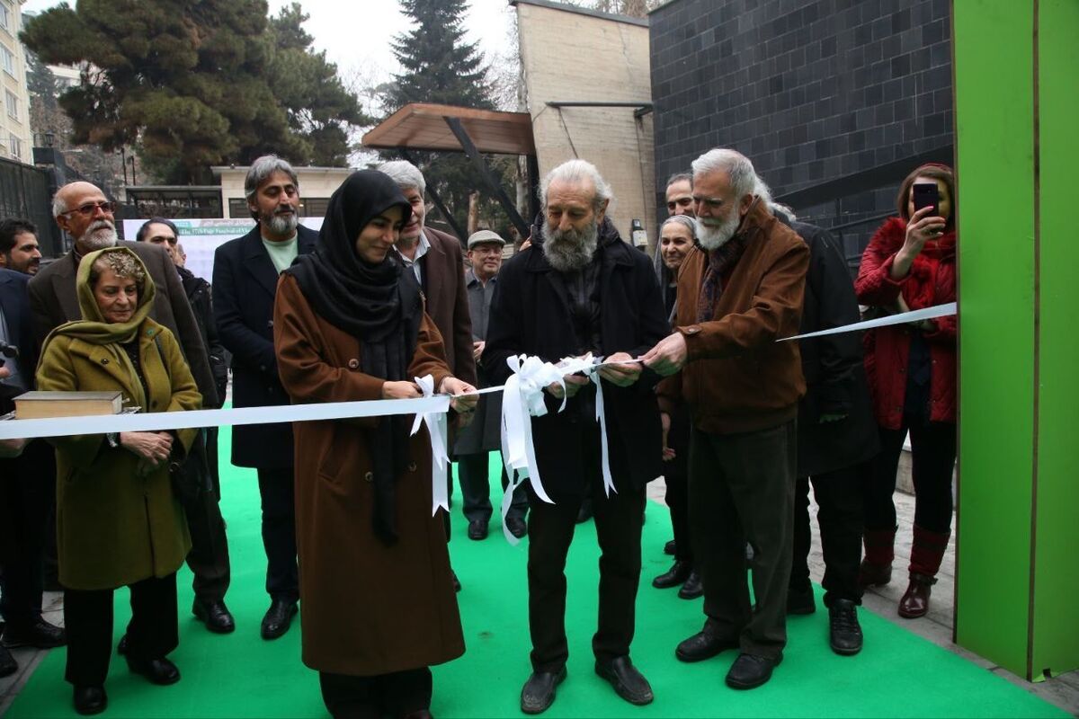 درخت تجسمی فجر، جایگزین طوبا شد