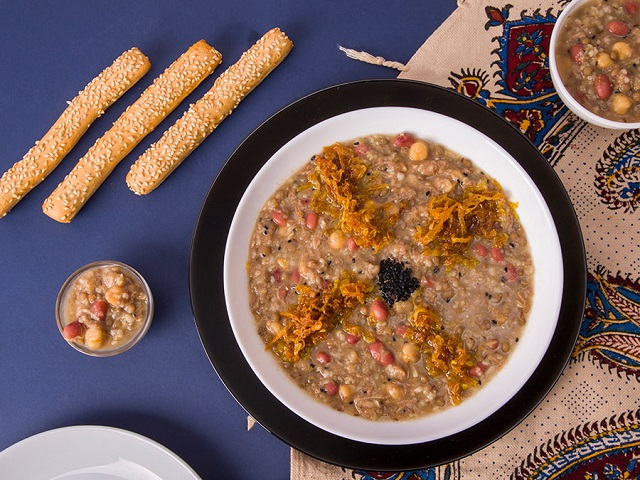 مراحل طرز تهیه آش هفت قلم اصفهانی