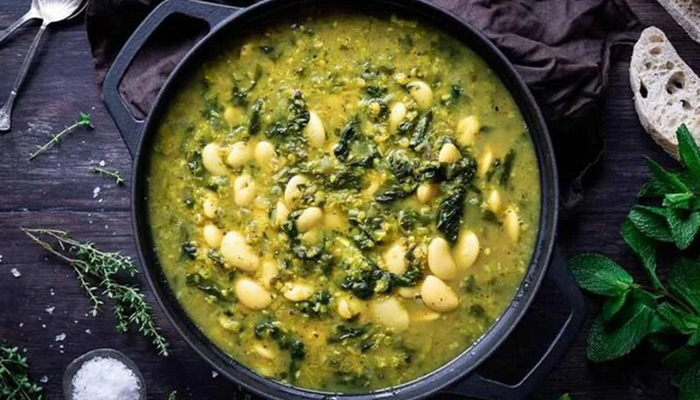 مراحل طرز تهیه خورش اسفناج قالی به روش شمالی