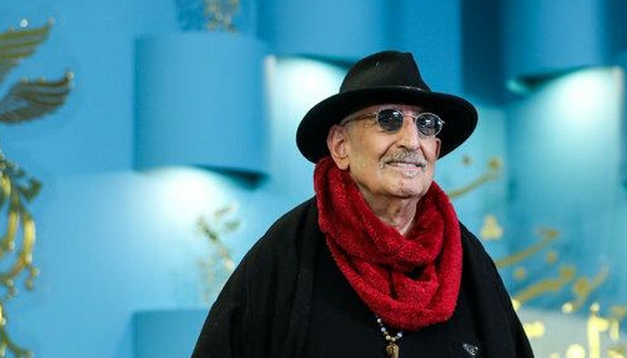 فرهاد آییش در نمایش "باد زرد ونگوگ"