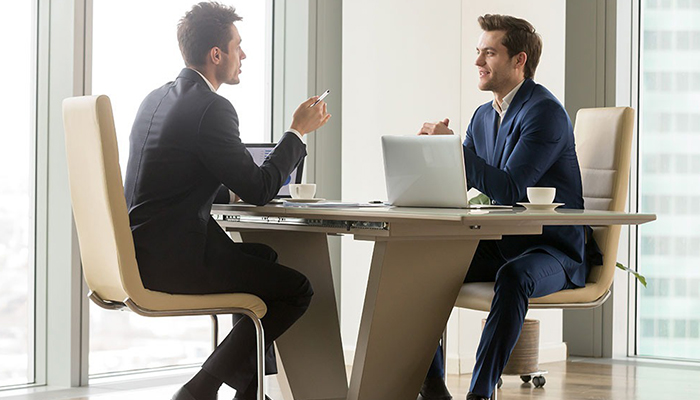 مذاکره حقوق و دستمزد: چگونه ارزش واقعی خود را به کارفرما نشان دهید؟