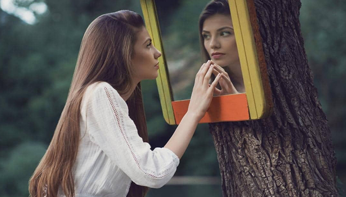 زن خودشیفته: نقابها، تاکتیکها و راهکارهای مواجهه