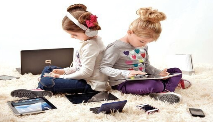 موبایل کودکان: مرز باریک بین سرگرمی و آسیب و راهنمای جامع مدیریت آن برای والدین
