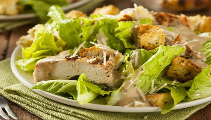 سالاد سزار رستورانی با مرغ + 8 نکته طلایی