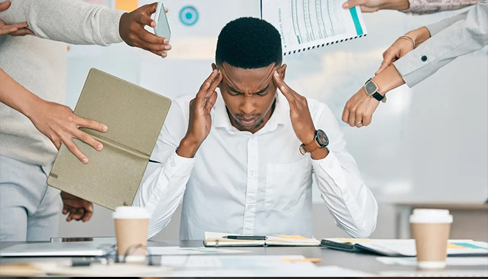 "فرسودگی شغلی" (Burnout) دقیقاً چیست و چه تفاوتی با استرس کاری معمولی و کوتاهمدت دارد؟