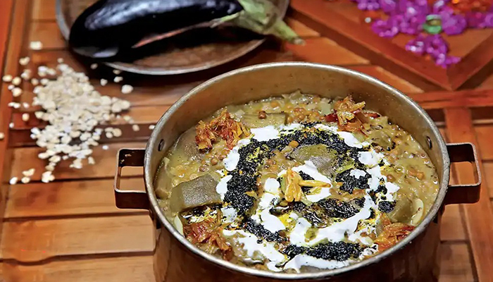 طرز تهیه آش بادمجان: دستور پخت سنتی به سبک ملایری!