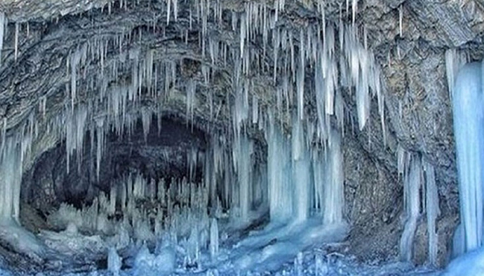 غار یخ مراد: سفری به دنیای یخی و شگفت‌انگیز در قلب کوه‌های البرز