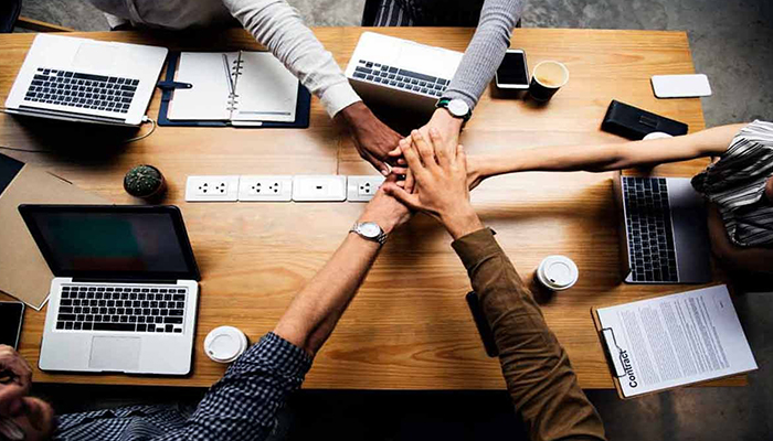 بیزینس چیست؟ راهنمای کامل انواع کسب و کار و مفاهیم پایه