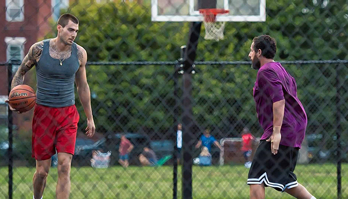 نقد و بررسی فیلم Hustle (همهمه): داستانی کلاسیک از ایمان و پشتکار در دنیای بی‌رحم بسکتبال حرفه‌ای