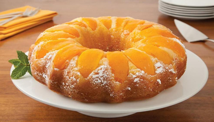 طرز تهیه کیک هلو خانگی: کیک نرم، لطیف و میوه‌ای