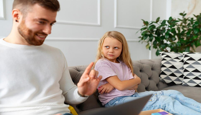 چگونه به فرزند خود مفهوم رضایت و احترام به مرزهای بدنی را آموزش دهیم؟