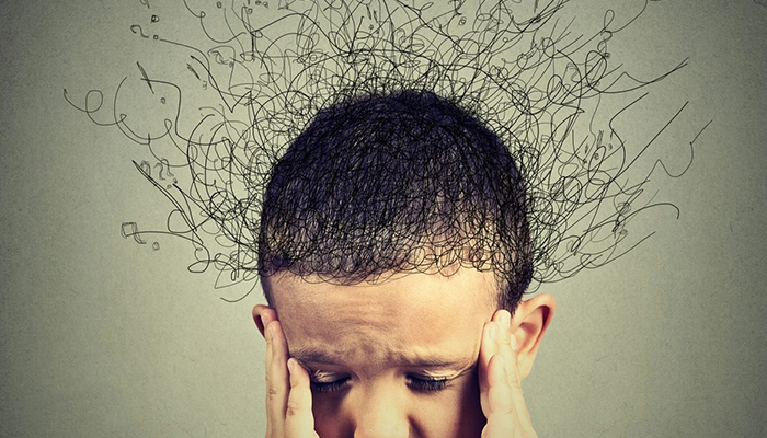 تفاوت اصلی و کلیدی بین "مه مغزی" و فراموشی عادی و خفیفی که گاهی با افزایش سن رخ میدهد، چیست؟