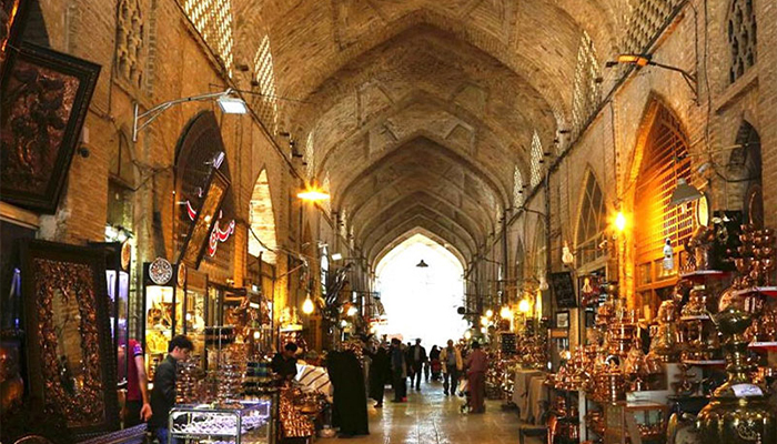 نبرد بازار سنتی با مال‌های مدرن؛ آیا قلب اقتصاد ایران در حال ایستادن است؟