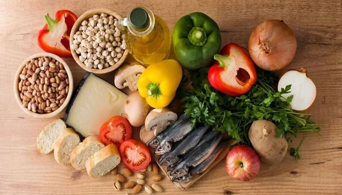 غذیه و درد قاعدگی: غذاهایی که درد پریود را کم یا زیاد می‌کنند