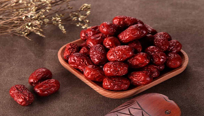 . طبع میوه عناب چیست و مصرف آن برای چه کسانی مناسب نیست؟