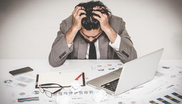 فرسودگی شغلی: شناخت علائم، دلایل و استراتژی‌های موثر برای بازیابی انرژی و انگیزه