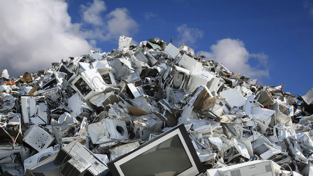 بحران زباله الکترونیکی: چگونه گوشی‌های قدیمی ما دنیا را مسموم می‌کنند؟