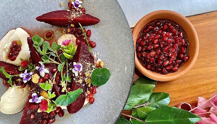 طرز تهیه ترشی لبو و انار: یک چاشنی پاییزی مجلسی، خوشرنگ و بی‌نظیر