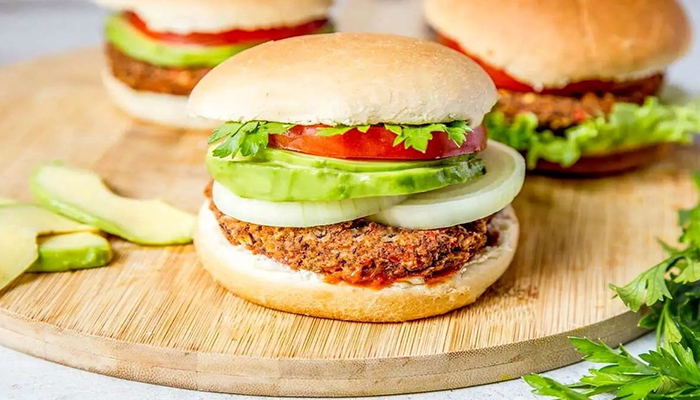 جادوی طعمدهی: چگونه همبرگر گیاهی را خوشمزهتر از گوشت کنیم؟