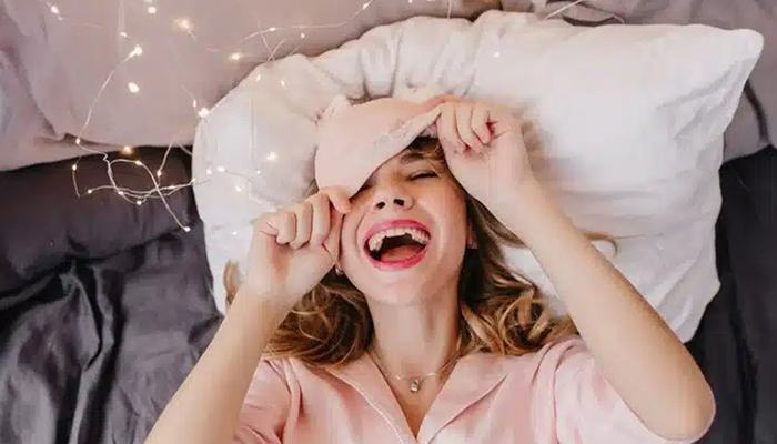 آیا خنده عصبی میتواند نشانهای از یک اختلال روانی جدی مانند اسکیزوفرنی باشد؟