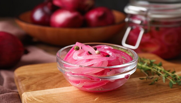 طرز تهیه ترشی پیاز قرمز فوری