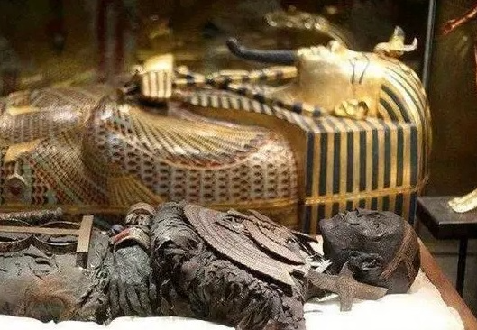 راز نفرین مقبره توت عنخ آمون؛ آیا مرگ‌های مرموز کاشفان حقیقت داشت؟