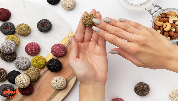 مواد لازم برای تهیه توپک خرمایی