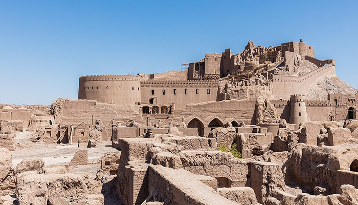 شبی با خاطرات زلزله بم ۵ دی‌ماه ۱۳۸۲؛ وقتی "خشت" و "خبر" با هم فروریختند