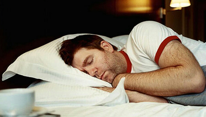 چرا در خواب هرگز عطسه نمی‌کنیم؟ معمای توقف رفلکس‌های بدن در شب