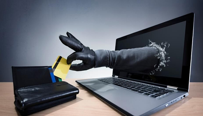 آیا با کلیک روی لینک، بدون وارد کردن اطلاعات کارت هم حساب خالی میشود؟