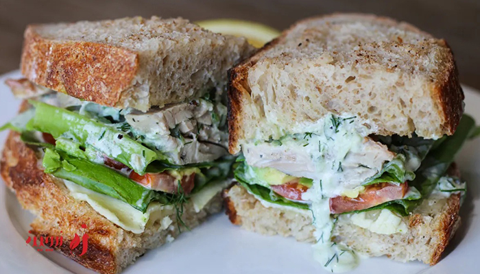 طرز تهیه ساندویچ مرغ رژیمی؛ بمب پروتئین برای لاغری و عضلهسازی