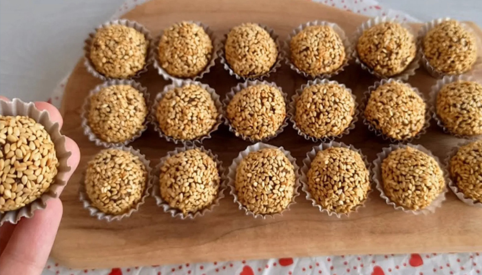 طرز تهیه توپک خرمایی؛ بهترین میان وعده مقوی برای روزهای امتحان و باشگاه