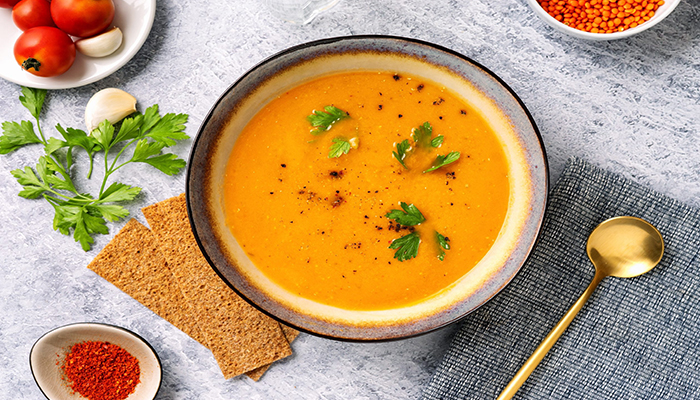 سوپ دال عدس برای سرماخوردگی؛ پنی‌سیلین طبیعی و بمب انرژی زمستان 1404