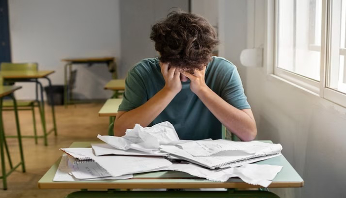 بررسی جامع دلایل افت تحصیلی نوجوانان و راهکارهای مقابله با آن