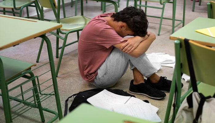 چرا نوجوانی نقطه بحرانی برای شروع افت تحصیلی است؟