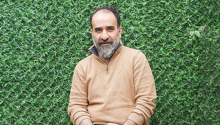 رضا امیرخانی کیست؟ از مهندسی کلمات تا سقوط در دماوند؛آخرین وضعیت سلامتی در بخش مراقبت‌های ویژه