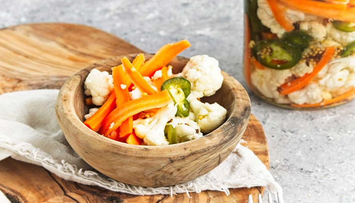 طرز تهیه شور گل کلم خانگی: خلق تردترین و خوشمزه‌ترین چاشنی زمستانی