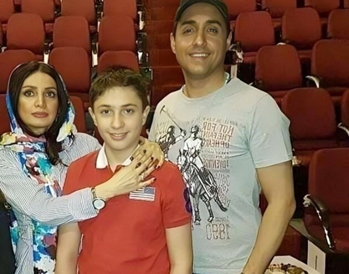 امیرحسین رستمی در کنار همسر و پسرش