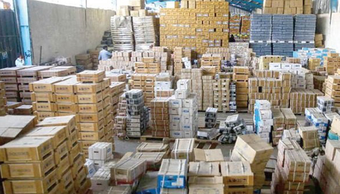 بازار سیاه چگونه به وجود می‌آید؟ ریشه‌های اقتصادی صف، احتکار و سرکوب قیمت‌ها