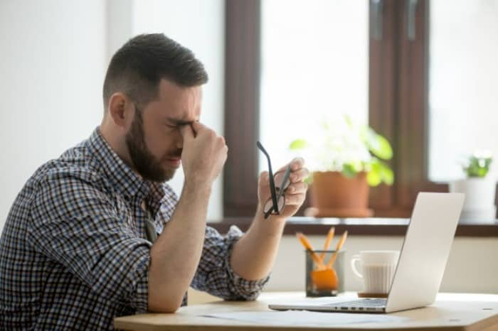 عوارض کار زیاد با کامپیوتر + راهکارهای پیشگیری و درمان