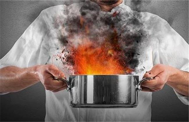 رفع بوی سوختگی غذا + روش‌های ساده و فوری