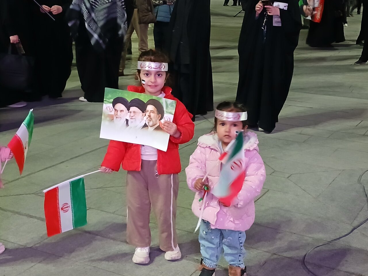 حضور کودکان در مراسم وداع با رهبر شهید انقلاب
