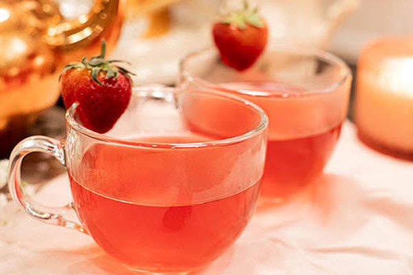 دمنوش گل سرخ و توتفرنگی