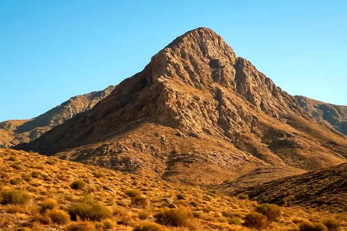 چرا دونالد ترامپ کوه کلنگ را تهدید به حمله کرد؟